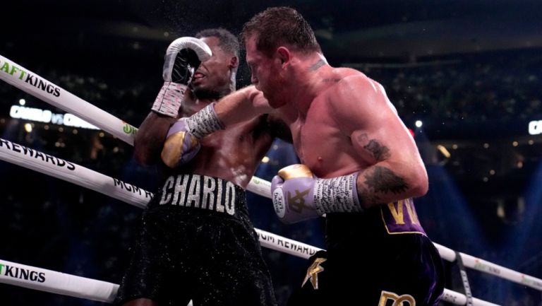 Óscar de la Hoya 'tachó' de aburrida la pelea entre Canelo Álvarez y Jermell Charlo