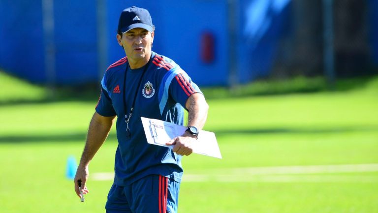 Chivas: Chepo de la Torre levanta la mano para suplir a Veljko Paunovic en el banquillo del Rebaño