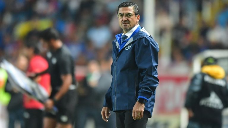 Joaquín Moreno dirigiendo al Cruz Azul 