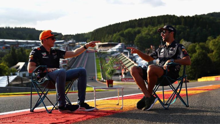 ¿Ya olvidaron a Checo? Red Bull compartió foto con Verstappen y Ricciardo juntos