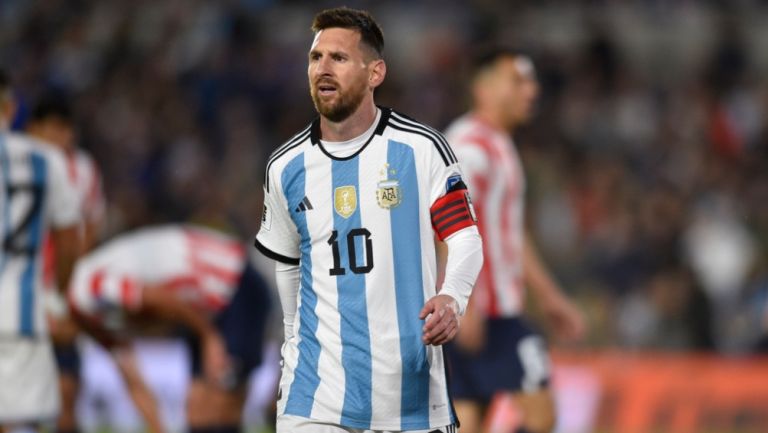 Lionel Messi 'ningunea' a Sanabria tras el escupitajo en el Argentina contra Paraguay