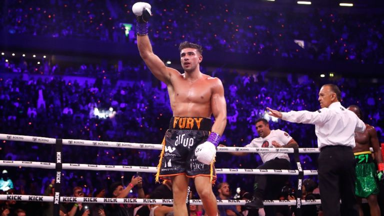 Tommy Fury venció a TSI en Inglaterra