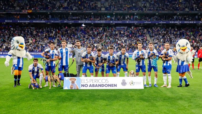 Los Periquitos en el campo con los cachorros 