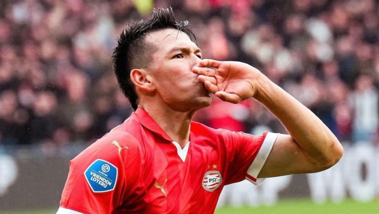 'Chucky' Lozano anota en el duelo entre el PSV Eindhoven y Ajax