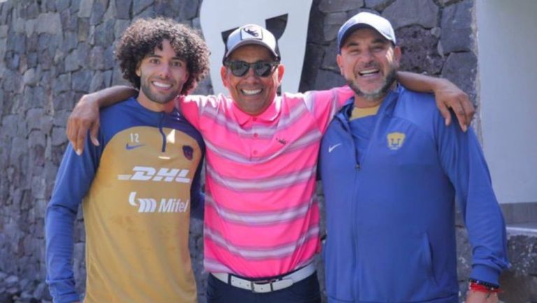 Jorge Campos visitó entrenamiento de Pumas este domingo en Cantera