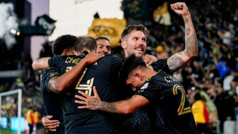 LAFC golea a Vancouver y se pone al frente en la serie de Playoffs; Carlos Vela fue titular