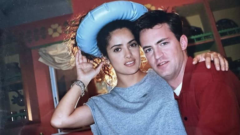 Matthew Perry junto a Salma Hayek