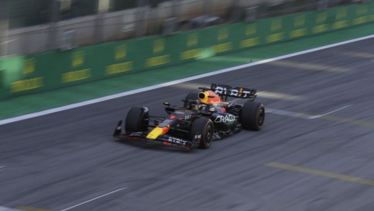 Max Verstappen saca su lado 'chusco' y se pone a cantar en el circuito de Interlagos