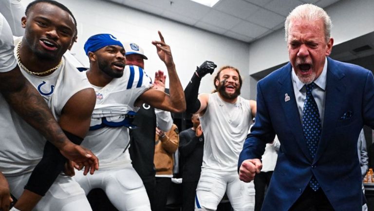 Propietario de Colts festeja con un baile improvisado tras vencer a Panthers