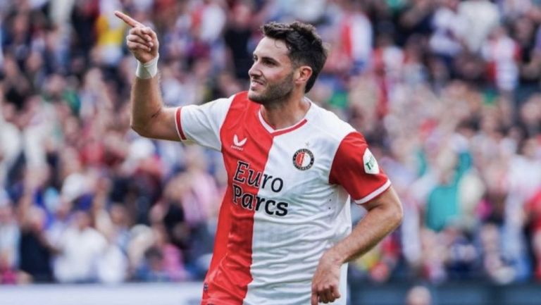 Santi celebrando un gol con el Feyenoord