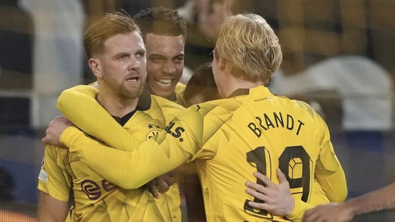 Dortmund vence a Newcastle y se sube al liderato en Champions League