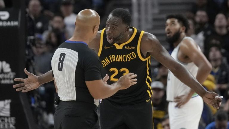 Draymond Green protestando al árbitro