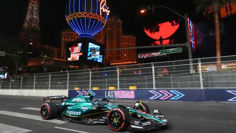 ¡Qué reflejos! Fernando Alonso esquiva alcantarilla a más de 300 km/h en Las Vegas