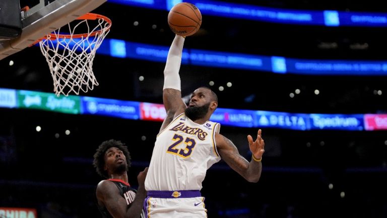 LeBron James se convierte en el primer basquetbolista en superar los 39 mil puntos