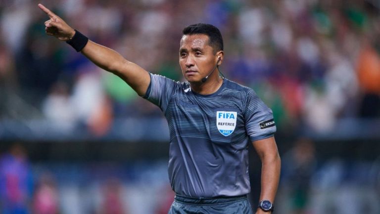 Prensa catracha llama 'ratero' al árbitro del México vs Honduras, Iván Barton