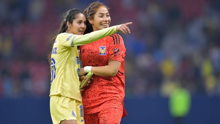 Alison González y Ceci Santiago en un enfrentamiento de Liga MX