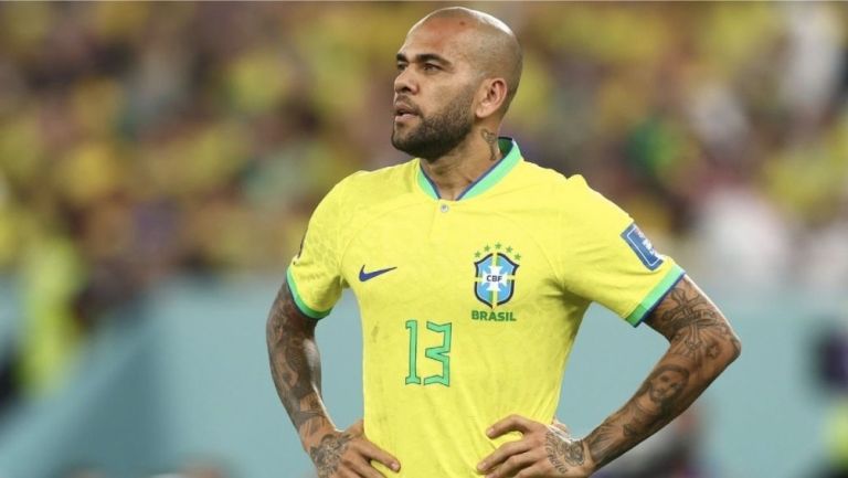 Dani Alves jugando con la Selección de Brasil 