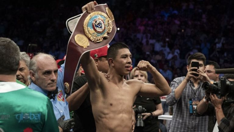 Munguía tendrá que esperar para boxear ante Canelo