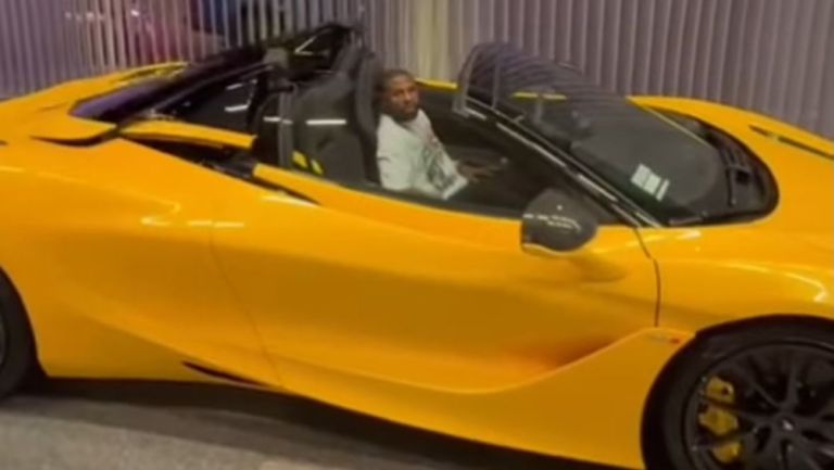 Floyd Mayweather presume su nuevo McLaren valuado en más de 350 mil euros