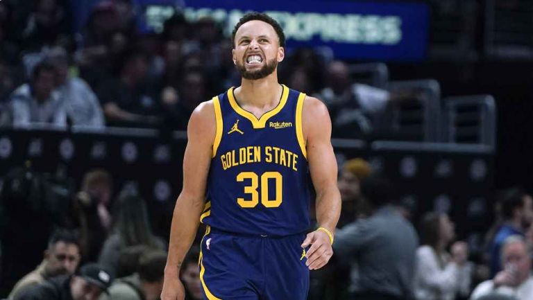 ¡Terminó la racha! Stephen Curry terminó un partido sin triples por primera vez en 268 partidos