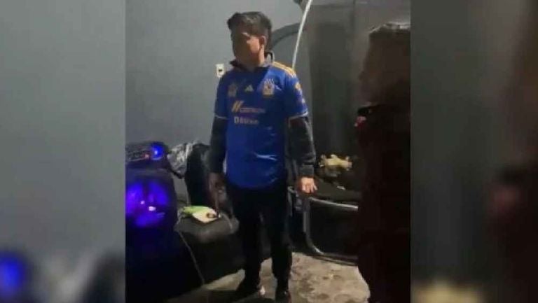 Aficionado de Tigres se hace viral tras destruir su televisión por la derrota en la Final