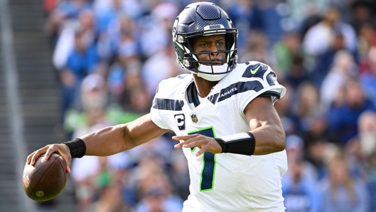 Geno Smith guía remontada de Seattle en el cuarto período para vencer a Tennessee