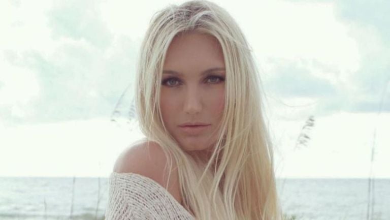 Revelan boda secreta de Brooke Hogan, lleva 1 año casada en secreto con estrella de hockey 