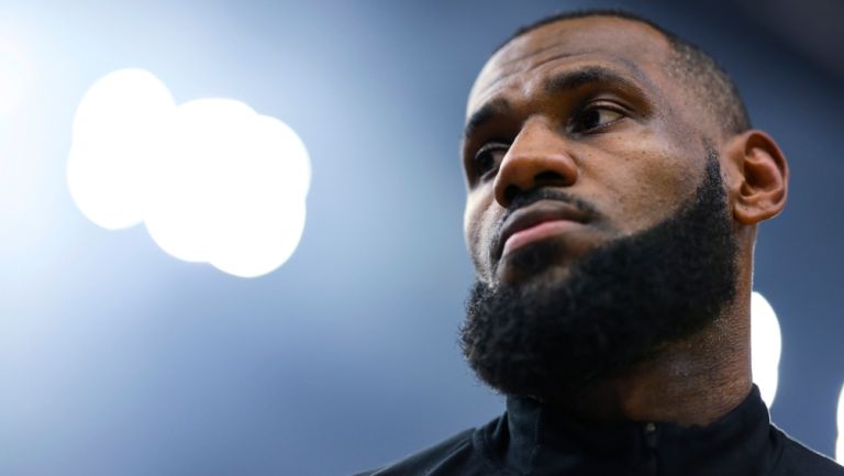 LeBron James explota contra árbitros de NBA: "Incluso con repetición se equivocan"