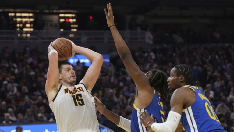 Nikola Jokić lideró el triunfo de los Denver Nuggets