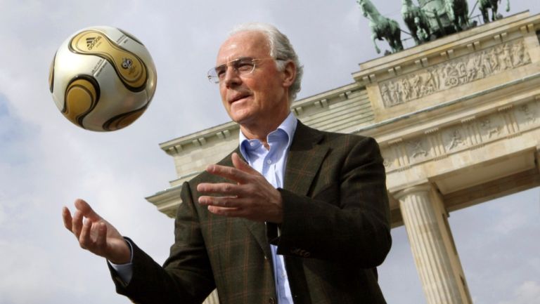 FIFA homenajea a Franz Beckenbauer con la bandera de Alemania a media asta