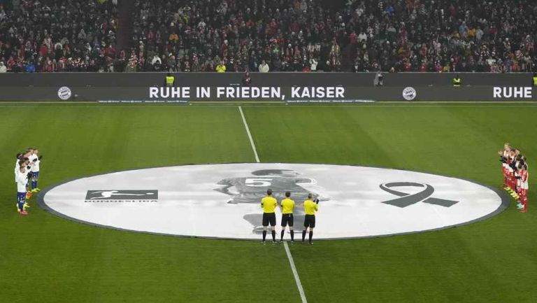 Bayern Munich rindió tributo a Beckenbauer en su victoria sobre Hoffenheim