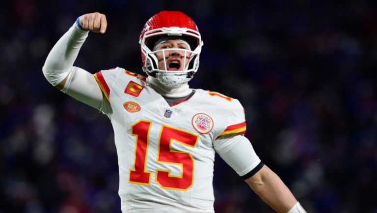 Aficionados de Bills lanzan bolas de nieve a Mahomes tras la derrota en Playoffs