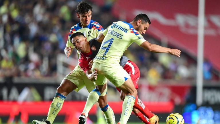 América con sufrido empate ante Necaxa; el VAR y las expulsiones los protagonistas