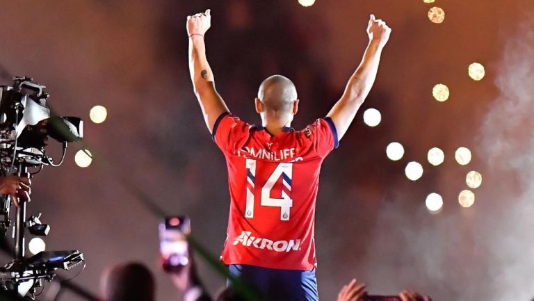 Chicharito durante su presentación con Chivas