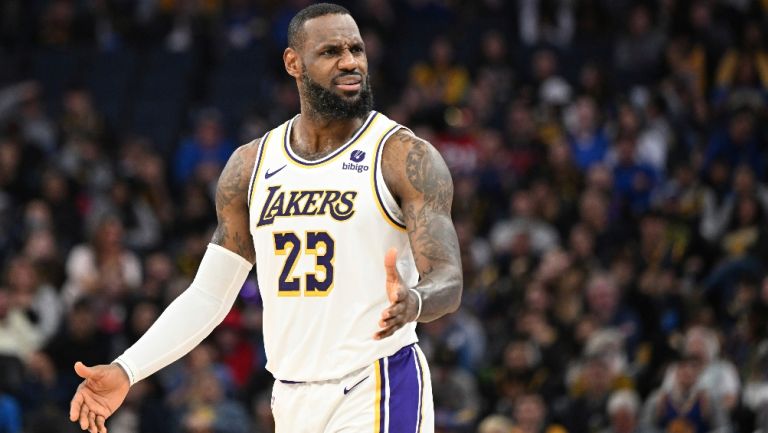 Lakers vencen a Warriors en doble prórroga