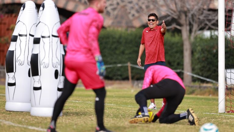 Jorge Campos visitó al Atlante acompañado del portero de Pumas, Julio González