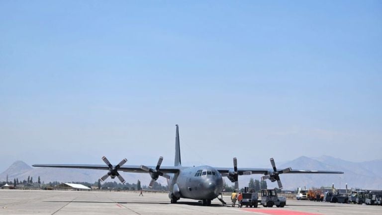 Llega a Chile el primer vuelo mexicano con ayuda para damnificados de los incendios