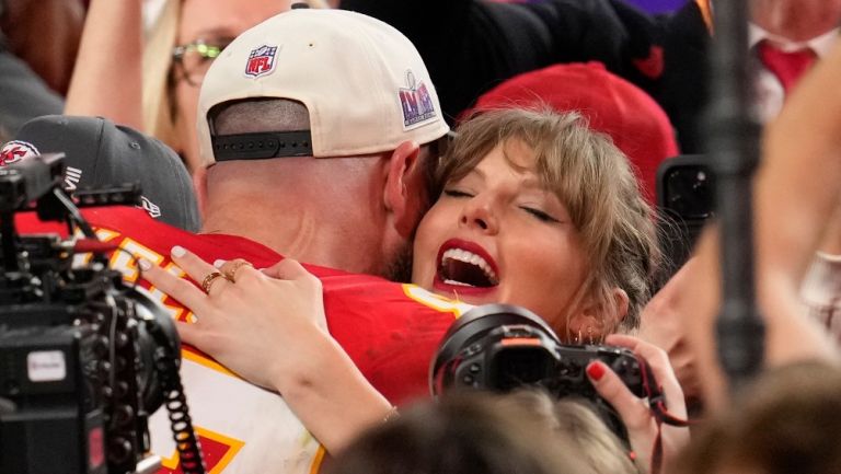 Super Bowl 2024: ¿Cuánto cuesta el bolso de Taylor Swift en forma de balón de futbol americano?