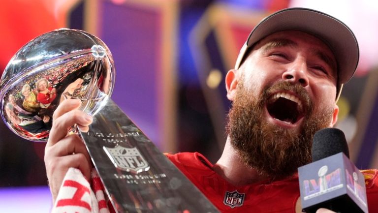 Kelce con el festejo eufórico tras el Super Bowl 