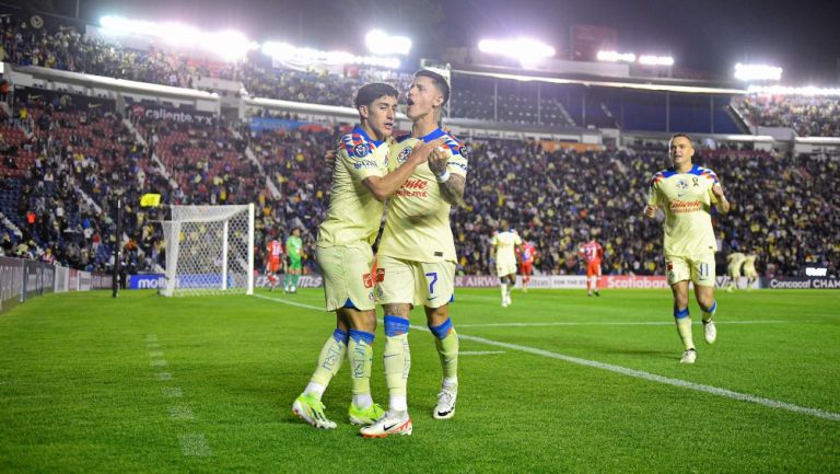 El festejo de los azulcremas tras el gol 