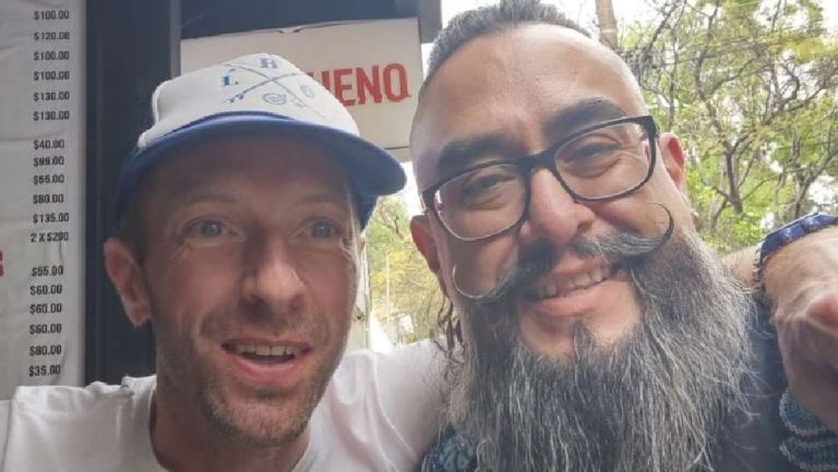 Captan a vocalista de Coldplay en barbería de la Ciudad de México