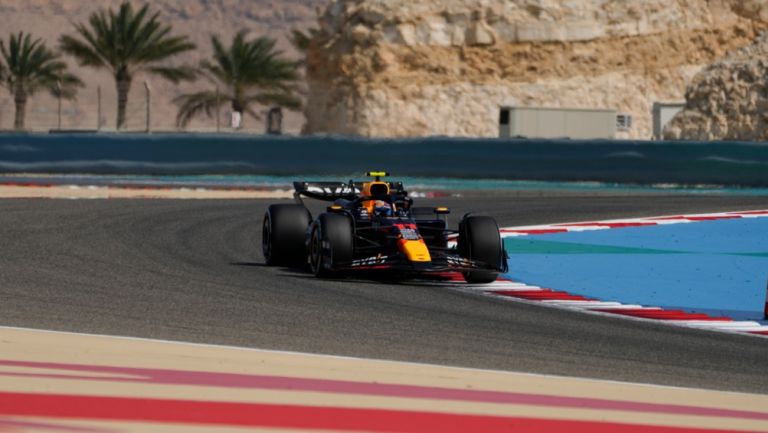 ¡Ahora le tocó a 'Checo'! Sergio Pérez destapó una coladera en las pruebas de Bahrein