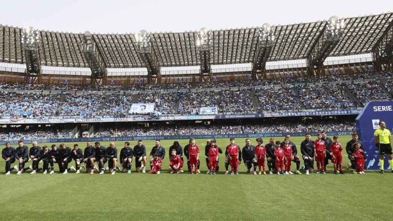 ¡Para aplaudir! Jugadores del Napoli se hincan contra el racismo antes de duelo ante Atalanta