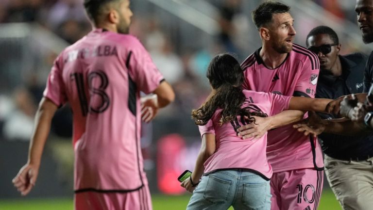 Padres de fanática de Messi pueden ser vetados de por vida de estadios de la MLS