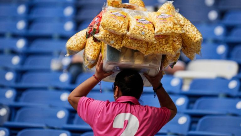 Reportan cucarachas en los alimentos del Estadio Cuauhtémoc 