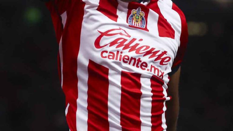 ¡La nueva piel rojiblanca! Filtran playera de Chivas para el Apertura 2024