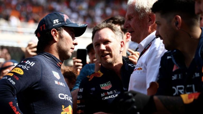 Checo con Christian Horner y Helmut Marko