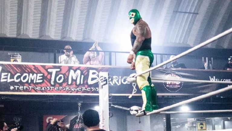 ¡De terror! Luchador Rey Espectro se desvanece en plena pelea