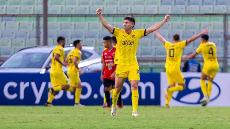 Copa Libertadores: Peñarol se aprovecha del Caracas para acariciar boleto a Octavos