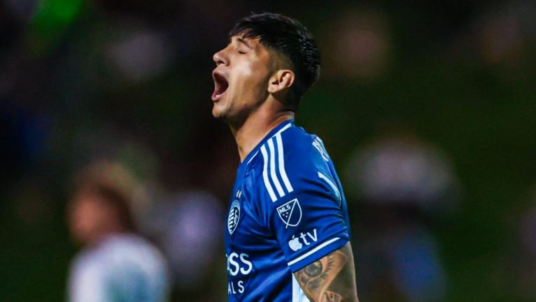 Alan Pulido da victoria a Sporting Kansas City para avanzar a Octavos de Copa